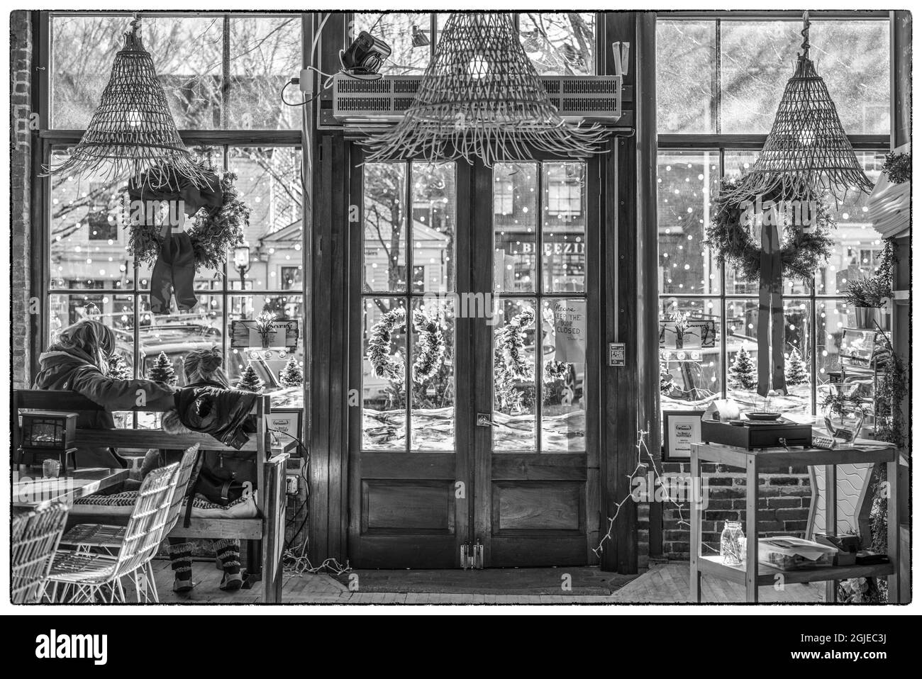 États-Unis, Nouvelle-Angleterre, Massachusetts, Nantucket Island, Nantucket Town, Intérieur de café avec décorations de Noël. Banque D'Images
