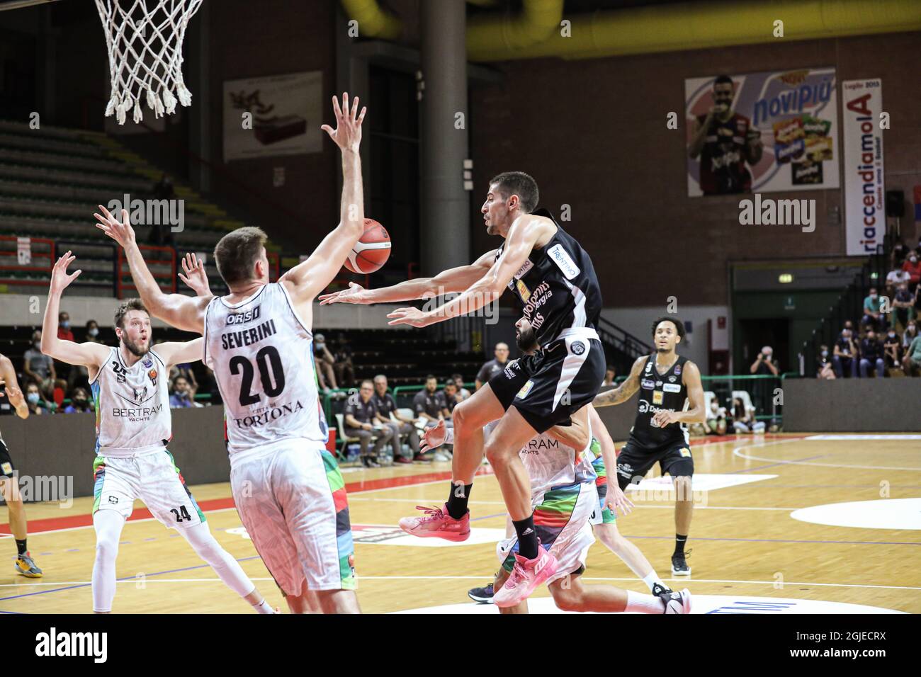 Italie. 08 septembre 2021. Début à la maison pour l'équipe Derthona basket dans Supercoppa Discovery vs Trento au PalaFerraris à Casale. Bertram Tortona contre Dolomiti Energia Trentin 81 - 72. (Photo de Norberto Maccagno/Pacific Press/Sipa USA) crédit: SIPA USA/Alay Live News Banque D'Images