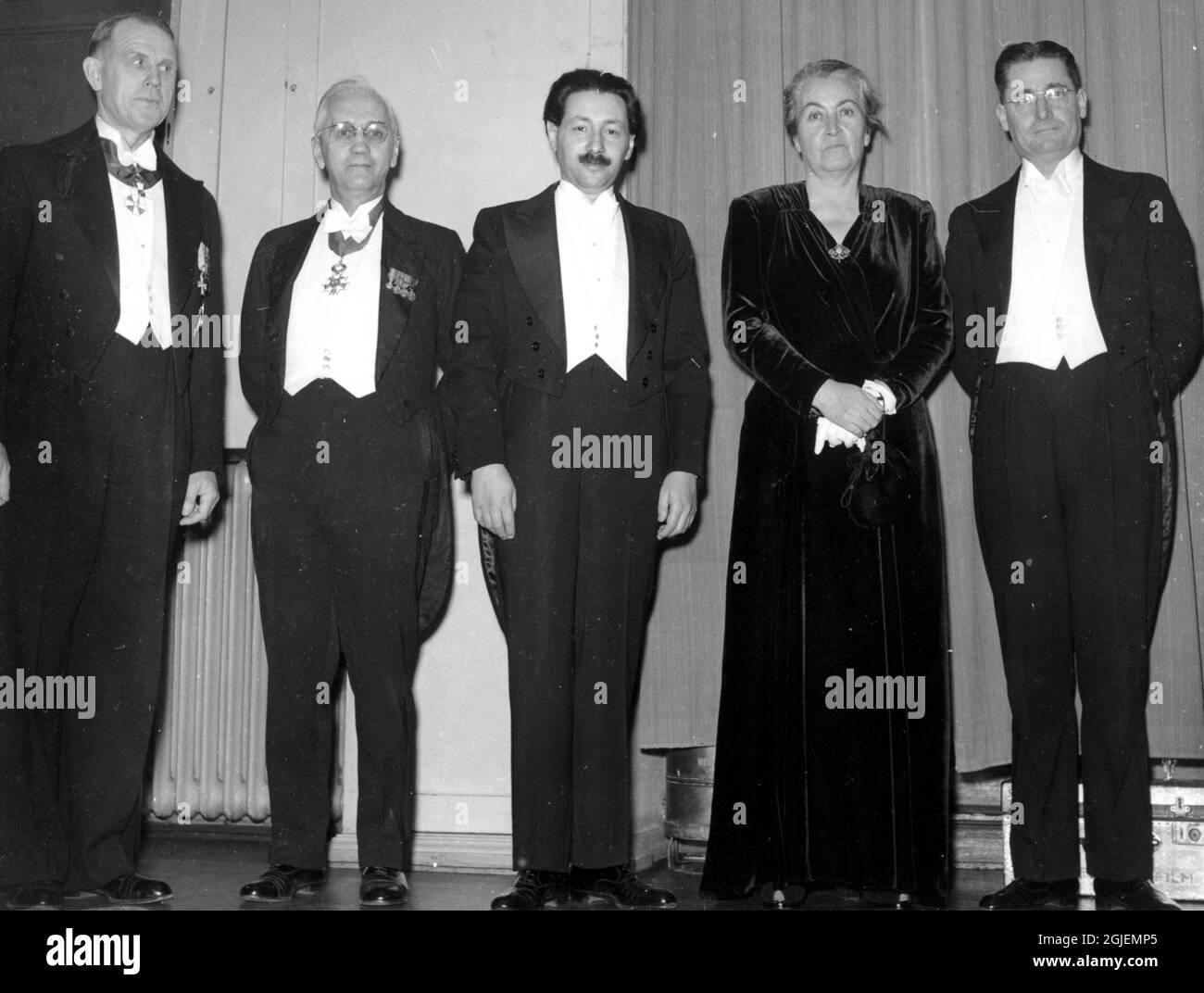 Prix Nobel de 1945. De gauche Artturi Virtanen, Chimie, Alexander Fleming, médecine, Ernst B Chain, Médecine, Gabriela Mistral, Littérature et Howard Florey, médecine. Banque D'Images