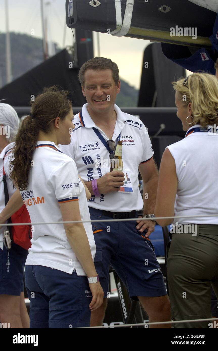 Rio de Janeiro 20060325 Couronne suédoise Princesse Victoria, Ericsson le PDG Carl Henric Svanberg et sa femme Agnetha se détendent sur le pont avant la jambe de samedi de la Volvo Ocean Race. Banque D'Images