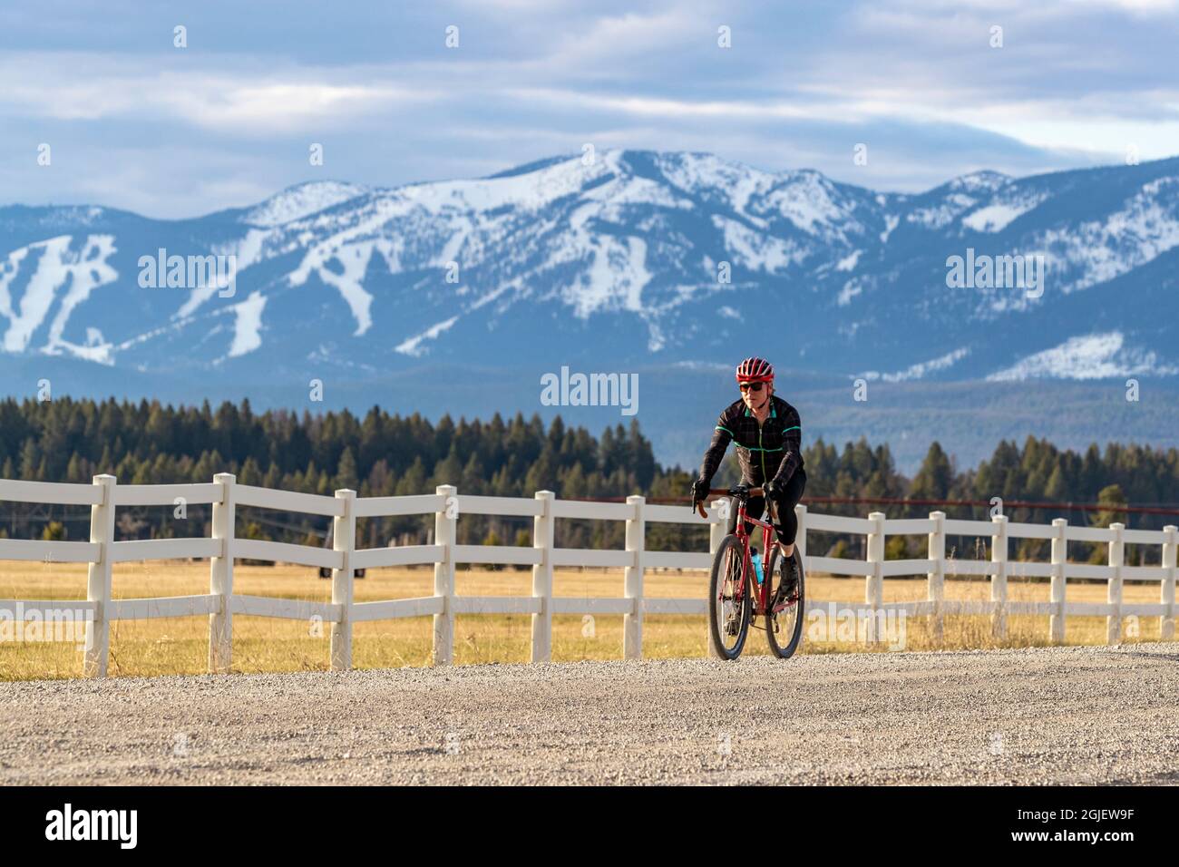 Vélo sur les routes de gravier de la vallée de Flathead, Montana, États-Unis. (M.) Banque D'Images