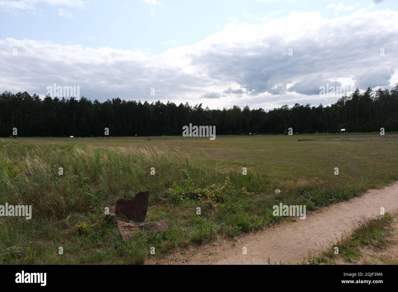 Treblinka, Pologne - 22 juillet 2021 : camp de travail de Treblinka. Site commémoratif. Été jour nuageux Banque D'Images