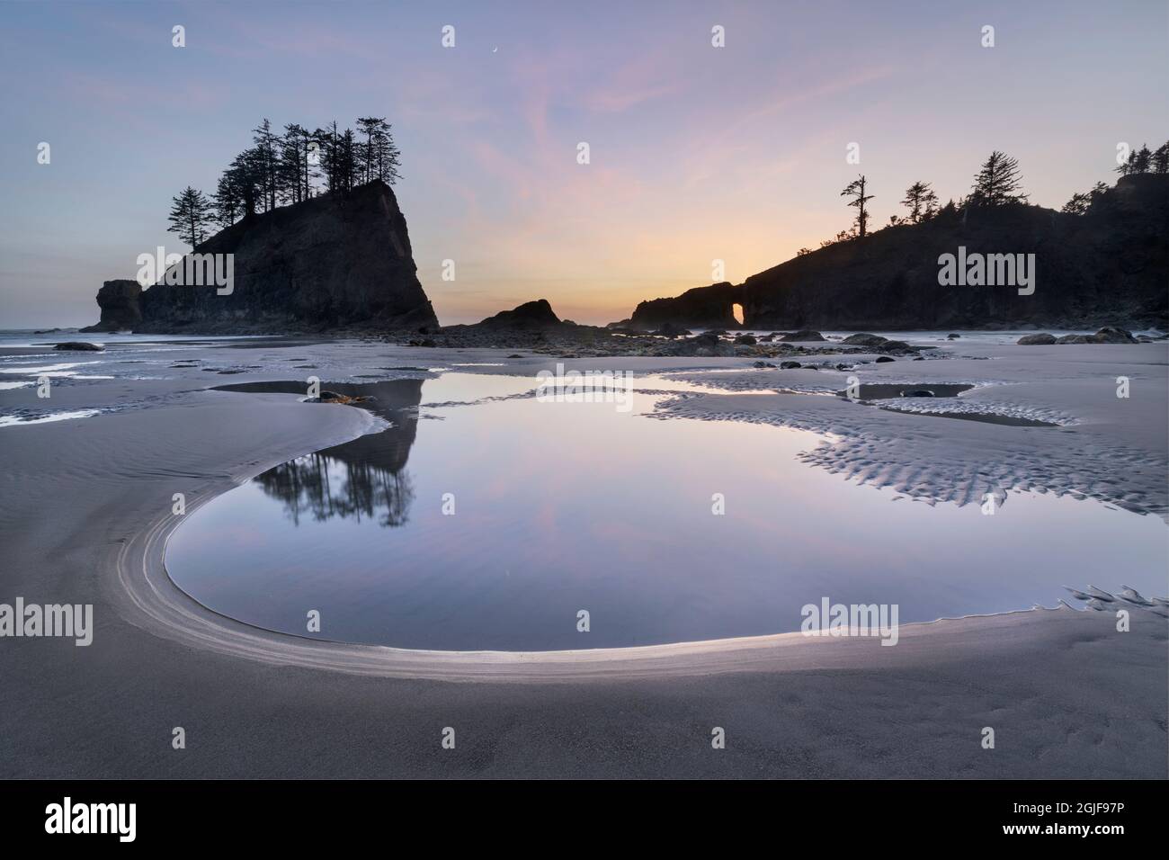 Piscines de marée de second Beach au crépuscule ou à l'heure bleue, parc national olympique près de la Push, État de Washington Banque D'Images