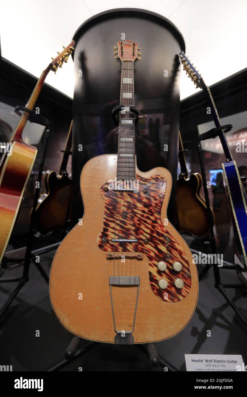 Exposition de guitare électrique de Howlin' Wolf dans Rock and Roll Hall of  Fame.Cleveland.Ohio.USA Photo Stock - Alamy