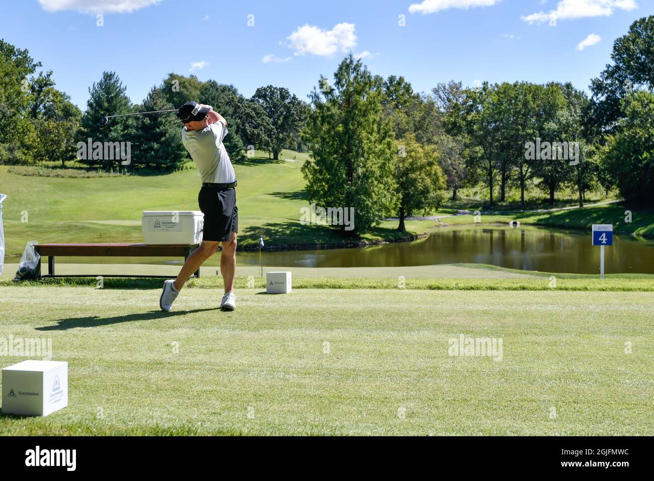 Missouri, États-Unis. 9 septembre 2021: 9 septembre 2021: Kevin Sutherland débarque sur le 5ème trou pendant la journée Pro-Am de l'Ascension Charity Classic tenue au Norwood Hills Country Club à Jennings, Mo Richard Ulreich/CSM crédit: CAL Sport Media/Alay Live News Banque D'Images