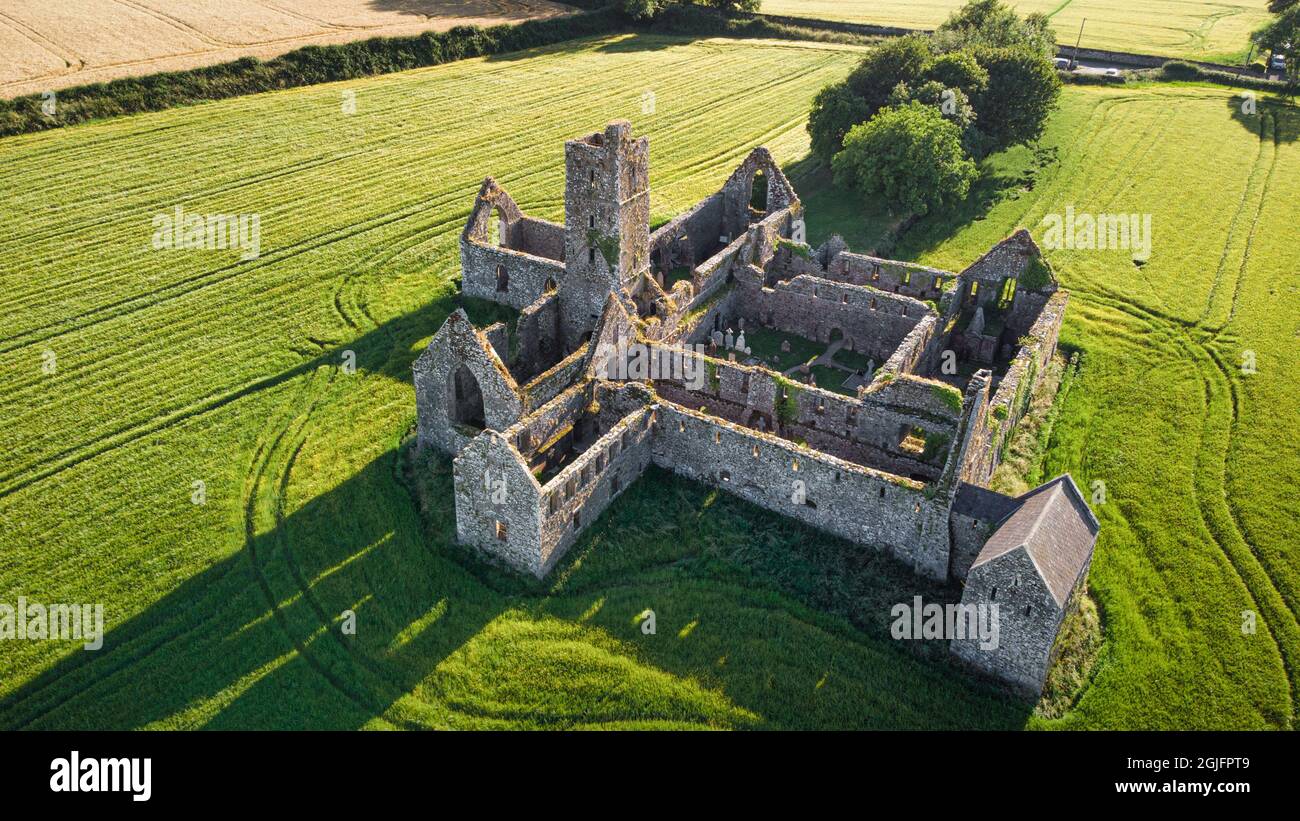 Vue aérienne des ruines de Kilcrea Friary dans le comté de Cork Irlande Banque D'Images