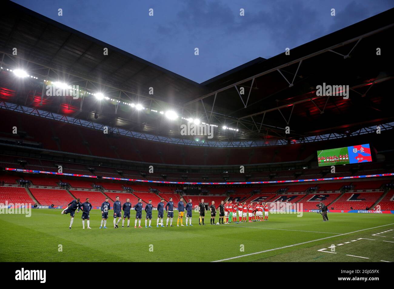 Un point de vue général de l'Angleterre et de la Pologne à partir de XI's pendant le match de football Angleterre / Pologne Banque D'Images