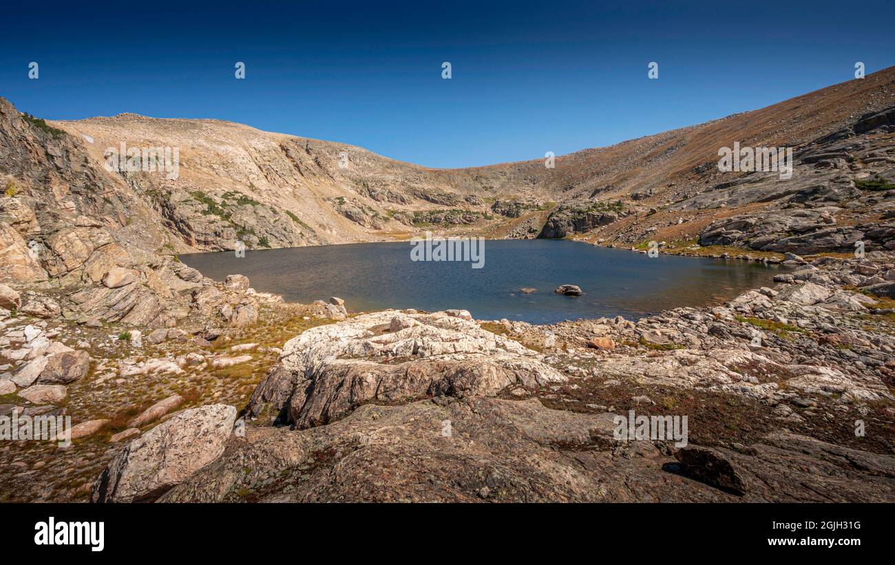Un lac de haute altitude qui est rarement visité ou photographié, heure d'été Banque D'Images