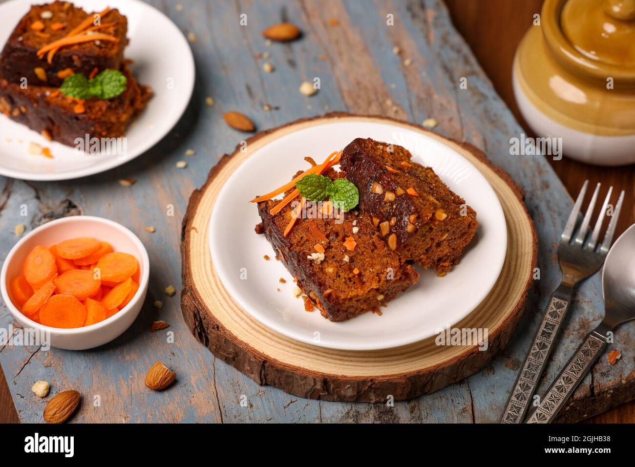 Gateau De Noel A La Carotte Et Aux Dattes Fait De Fruits Secs Raisins Secs Noix De Cajou Amande Savoureux Gateau Fait Maison Cannelle Aromatisee Epices Sur Noel Nouveau Photo Stock
