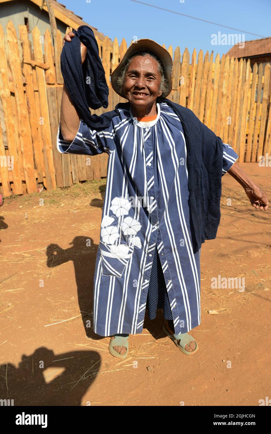 Danse avec les morts. Famadihana ( tournant des os ) cérémonie dans le centre de Madagascar. Banque D'Images