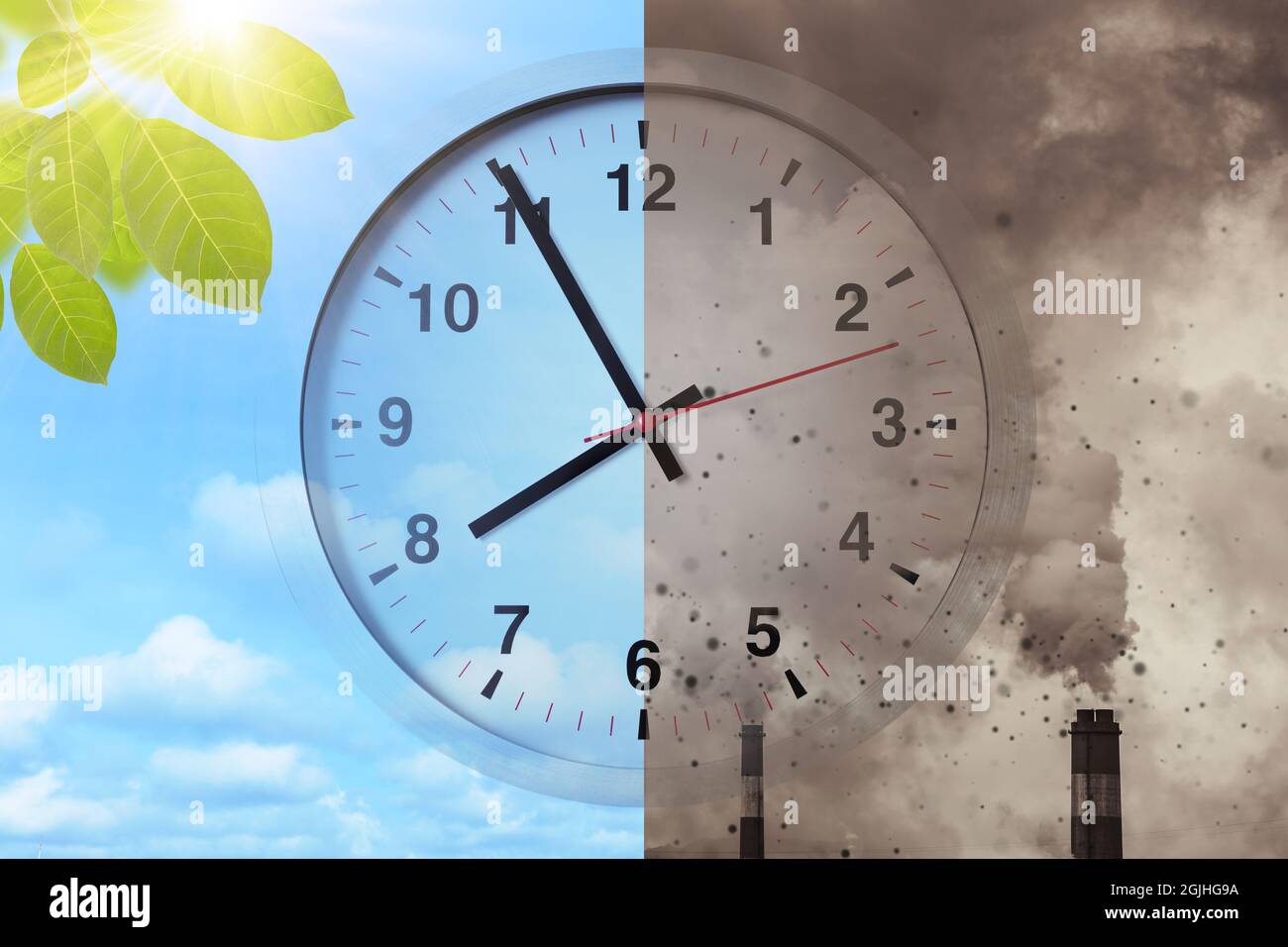 L'horodateur superpose pollution Terre avec Terre propre pour effet de serre et réchauffement de la planète compte à rebours de crise et temps de sensibilisation concept. Banque D'Images