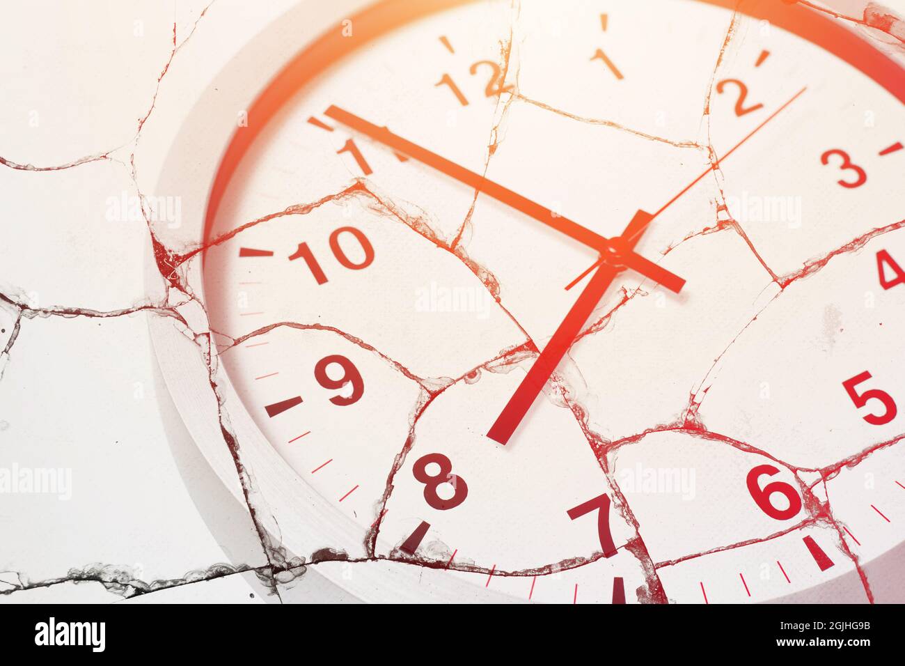 Time clock overlay casse béton texture pour briser un arrière-plan de concept de temps. Banque D'Images