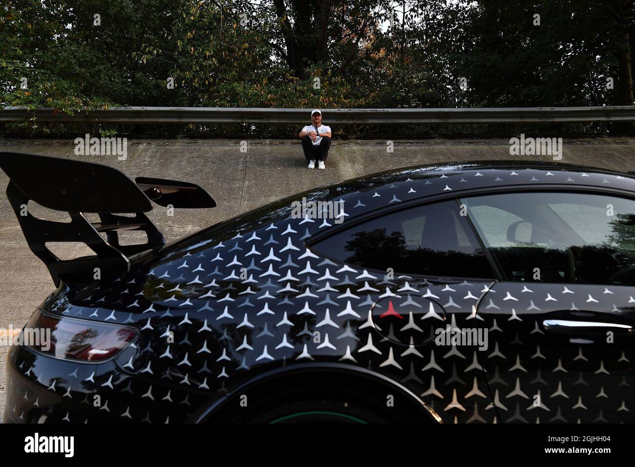 Monza, Italie. 09e septembre 2021. 09.09.2021, Autodromo Nazionale di Monza, Monza, FORMULE 1 HEINEKEN GRAN PREMIO d'ITALIA 2021, dans la photo Valtteri Bottas (fin # 77), Mercedes-AMG Petronas Formule 1 Team avec sa nouvelle Mercedes-AMG Black Series sur l'ancienne piste avec la courbe raide à Monza. Credit: dpa/Alay Live News Banque D'Images