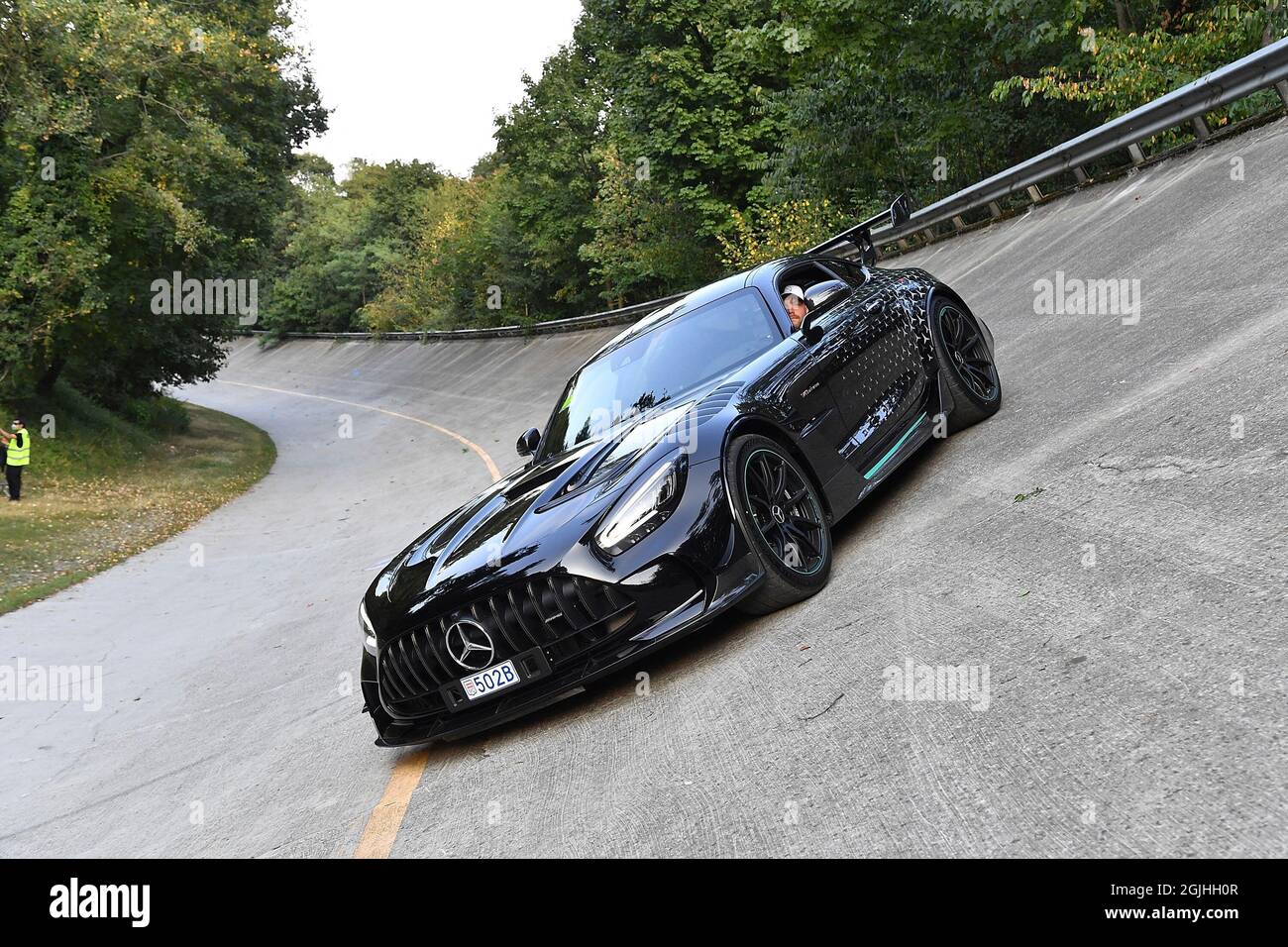 Monza, Italie. 09e septembre 2021. 09.09.2021, Autodromo Nazionale di Monza, Monza, FORMULE 1 HEINEKEN GRAN PREMIO d'ITALIA 2021, dans la photo Valtteri Bottas (fin # 77), Mercedes-AMG Petronas Formule 1 Team avec sa nouvelle Mercedes-AMG Black Series sur l'ancienne piste avec la courbe raide à Monza. Credit: dpa/Alay Live News Banque D'Images