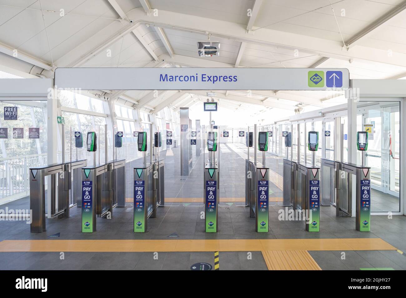 Détail de la gare de transport public connue sous le nom de People Mover à Bologne, Italie Banque D'Images