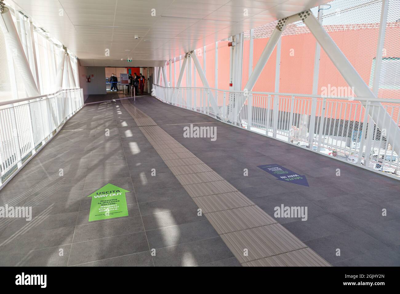 Détail de la gare de transport public connue sous le nom de People Mover à Bologne, Italie Banque D'Images