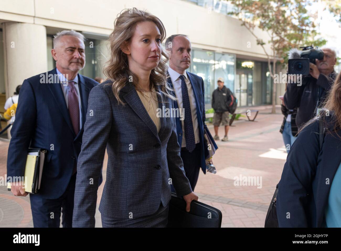 San Jose, États-Unis. 04e novembre 2019. Photo du dossier - Elizabeth Holmes, fondatrice et ancienne PDG de Theranos, arrive pour audience de motion le lundi 4 novembre 2019, au tribunal de district des États-Unis, à l'intérieur de l'édifice fédéral Robert F. Peckham, à San Jose, en Californie. (Photo de Yichuan CAO/Sipa USA) crédit: SIPA USA/Alay Live News Banque D'Images