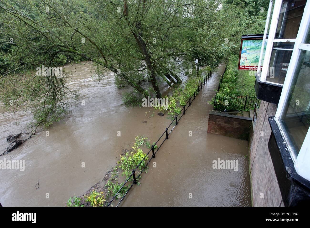 Durham, Royaume-Uni, septembre 2012. L'usure de la rivière a éclaté ses rives causant de graves inondations dans le centre de la ville de Durham. Banque D'Images