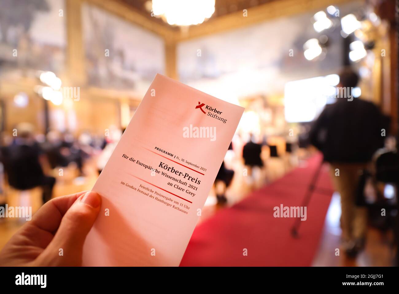 Hambourg, Allemagne. 10 septembre 2021. Vue sur l'hôtel de ville de Hambourg, où le Prix Körber de la science européenne sera décerné. Le chimiste Clare Gray de l'Université de Cambridge recevra le Prix Körber de la Science européenne 2021, qui est doté d'un million d'euros. Gray a été le premier à optimiser les batteries en utilisant la spectroscopie RMN. Crédit : Ulrich Perrey/dpa/Alay Live News Banque D'Images