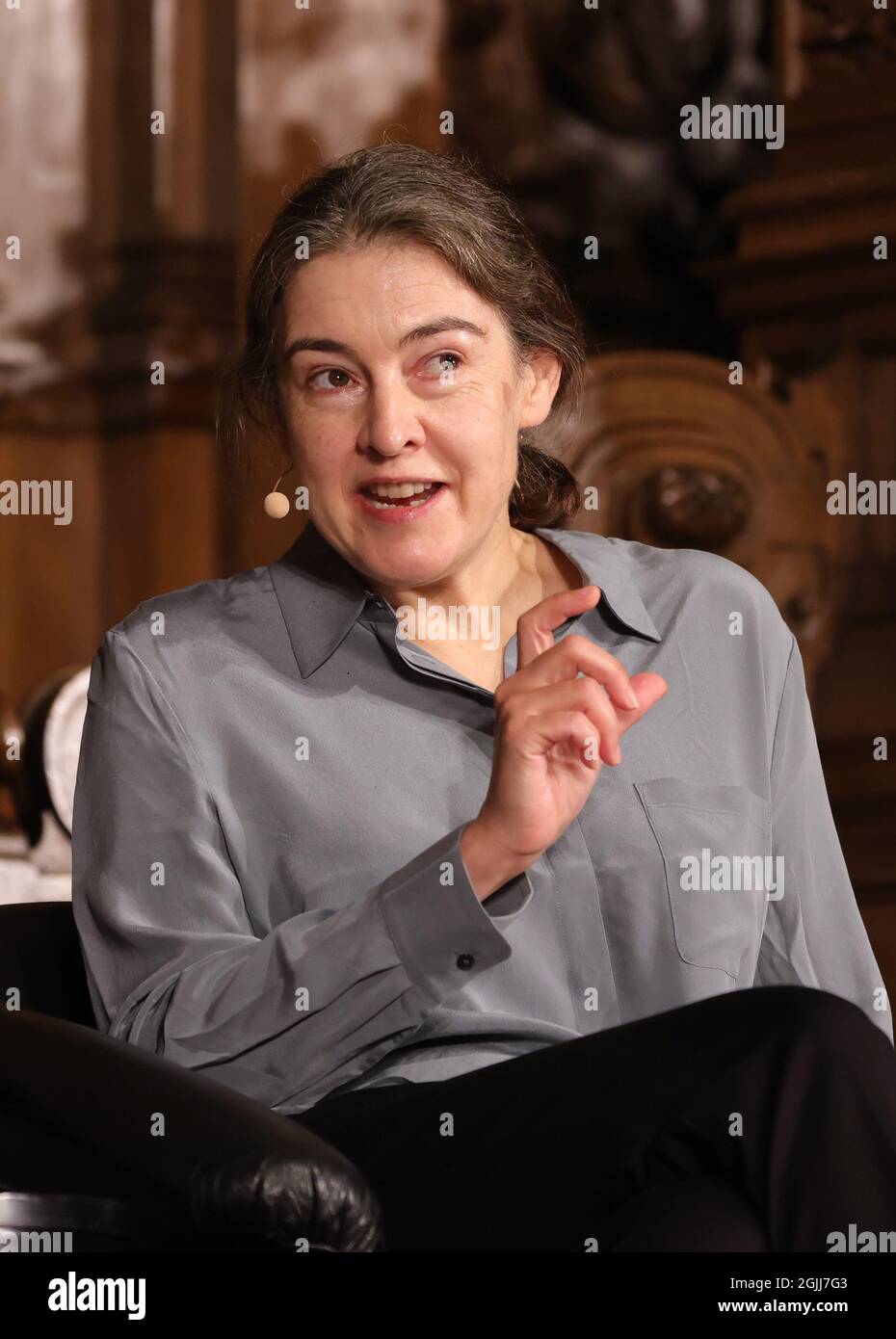 Hambourg, Allemagne. 10 septembre 2021. Le chimiste britannique Clare Gray s'adresse aux invités lors de la cérémonie du prix Körber à l'hôtel de ville de Hambourg. Le chimiste recevra le Prix Körber de la Science européenne 2021, qui est doté d'un million d'euros. Gray a fait des travaux pionniers dans l'optimisation des batteries à l'aide de la spectroscopie RMN. Crédit : Ulrich Perrey/dpa/Alay Live News Banque D'Images