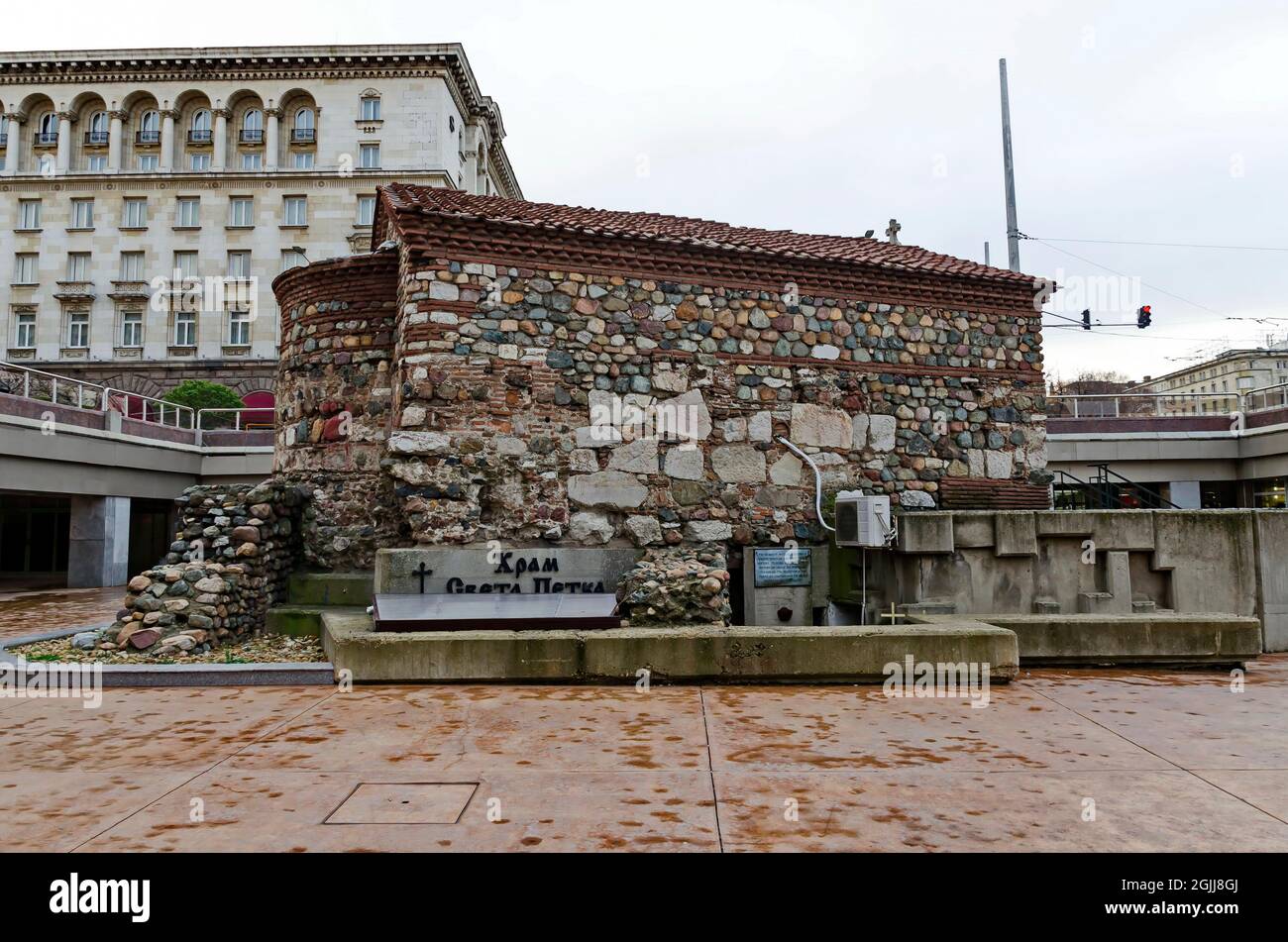 Église orthodoxe bulgare médiévale De La t. Petka Samardzhiyska', partiellement creusé dans le sol, Sofia, Bulgarie Banque D'Images