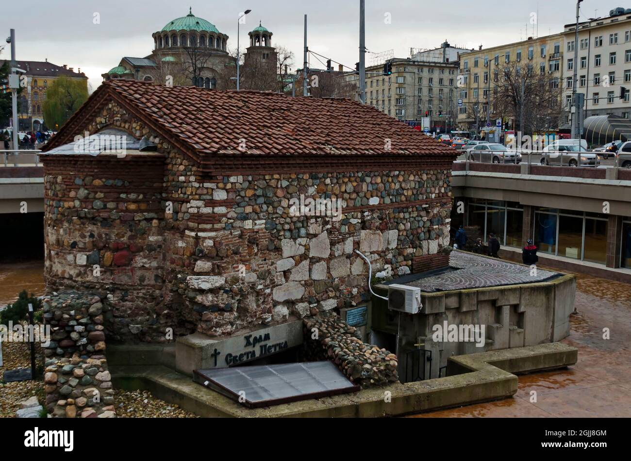 Église orthodoxe bulgare médiévale De La t. Petka Samardzhiyska', partiellement creusé dans le sol, Sofia, Bulgarie Banque D'Images
