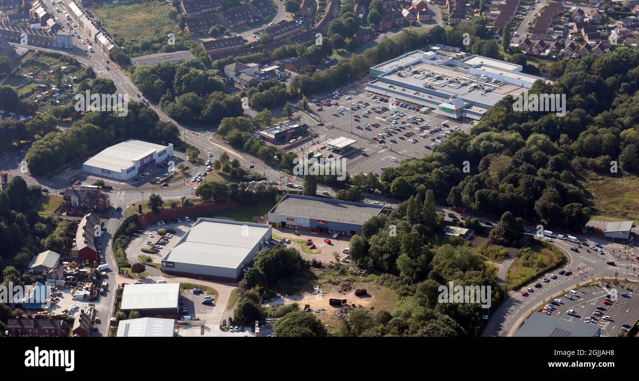 Vue aérienne du supermarché Asda Barnsley et de la station-service Banque D'Images