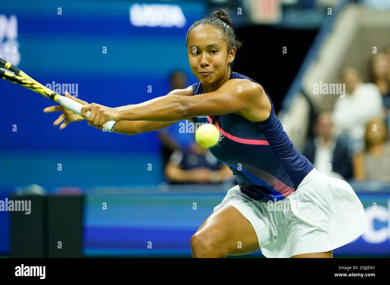 9 septembre 2021: Leylah Fernandez (CAN) défait Aryna Sabalenka (BLR) 7-6, 4-6, 6-4, à l'US Open étant joué au Billy Jean King National tennis Centre à Flushing, Queens, New York/USA © JO Becktold/Tennisclix/CSM/CSM Banque D'Images