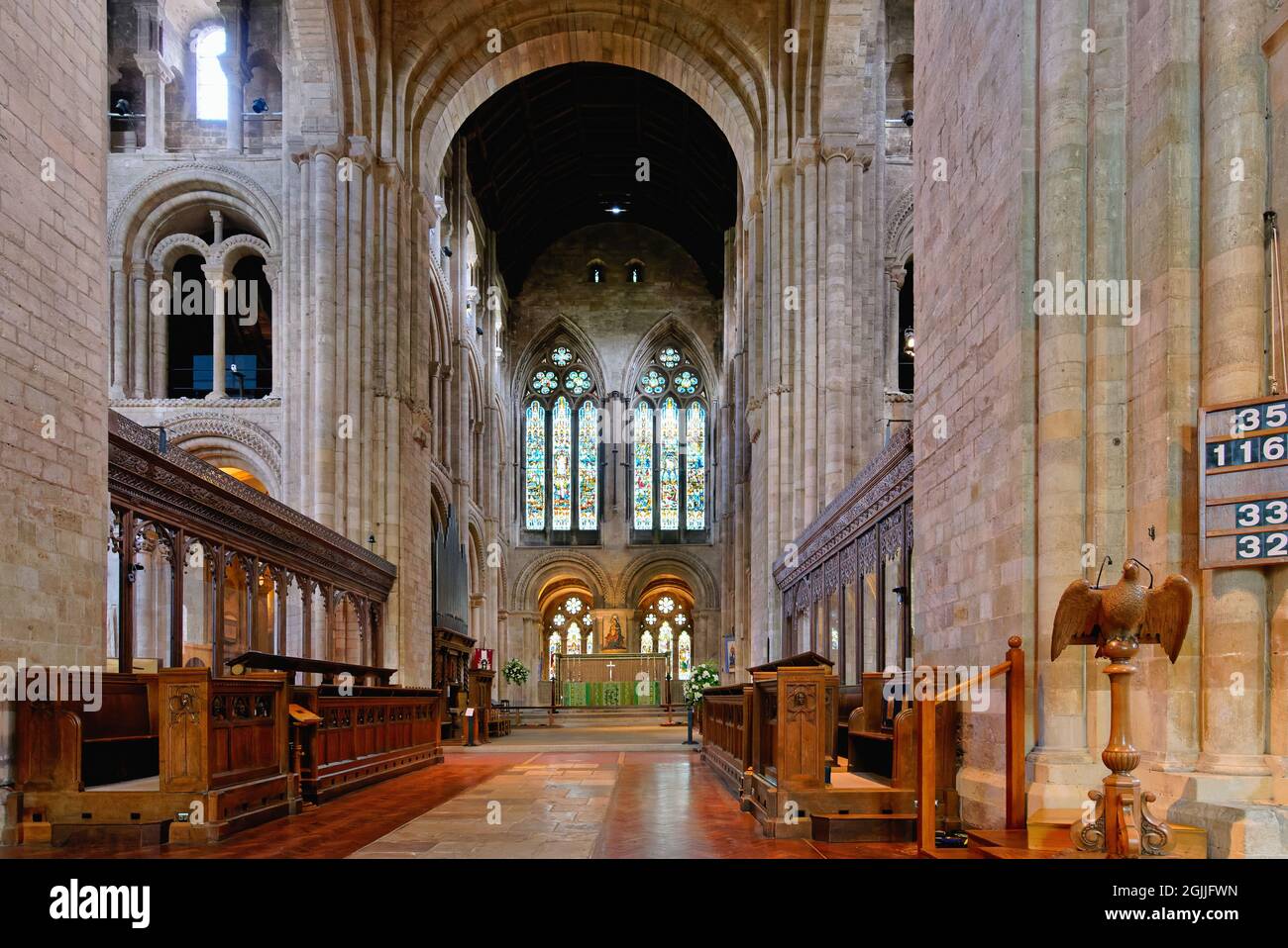 Intérieur de l'historique 12ème. Siècle Romsey Abbey Hampshire Angleterre Royaume-Uni Banque D'Images