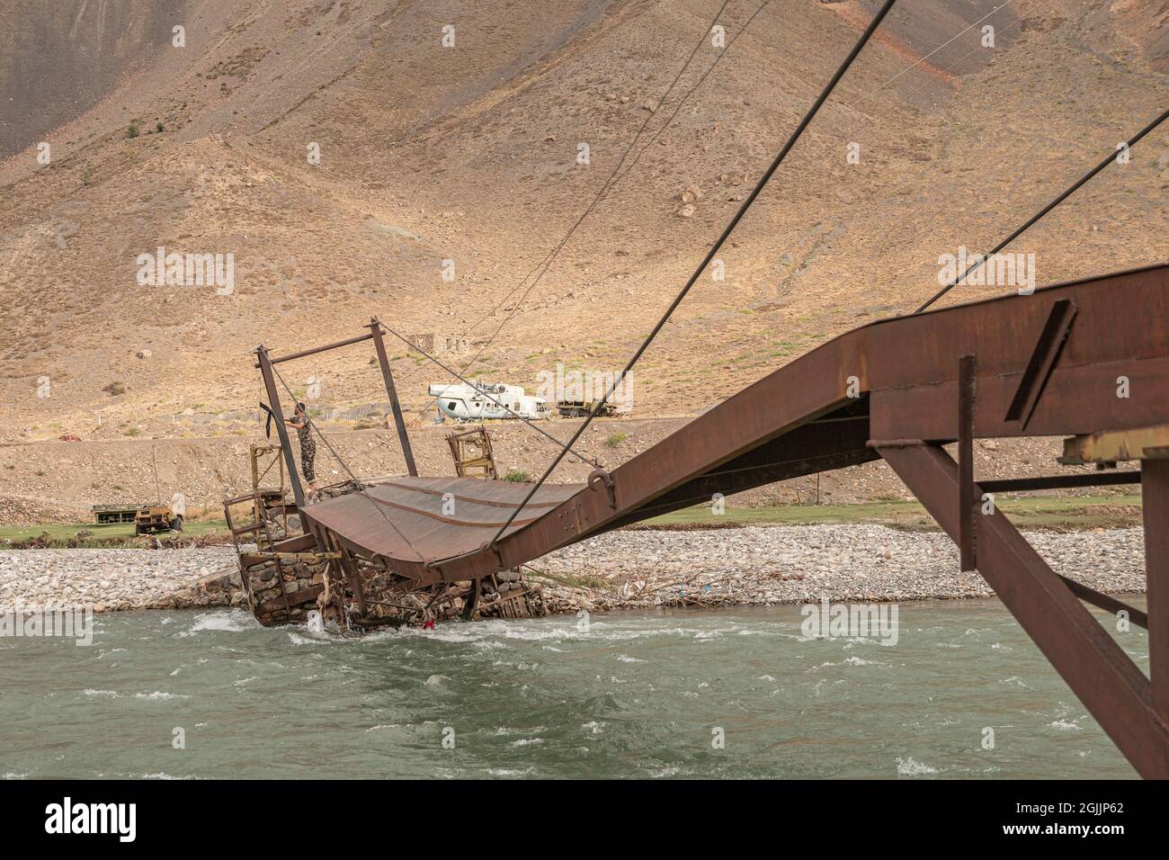 Pont traversant la rivière Panjshir, Afghanistan Banque D'Images