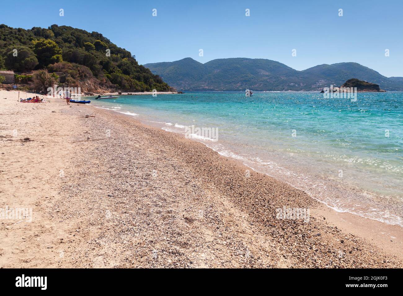 Plage grecque par une belle journée d'été. Île de Zakynthos, Grèce Banque D'Images