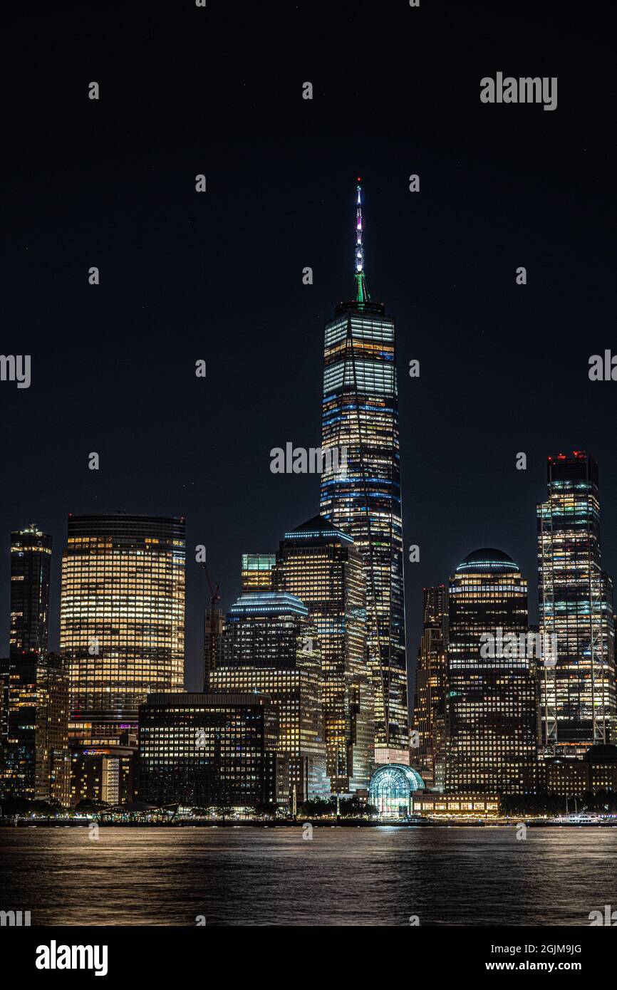 New York City Night Skyline en vue portrait Banque D'Images