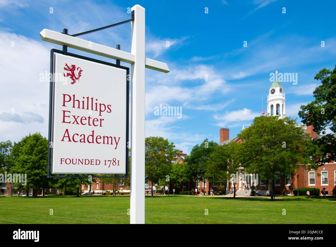 Panneau Phillips Exeter Academy à l'entrée principale du centre-ville historique d'Exeter, New Hampshire NH, USA. Banque D'Images