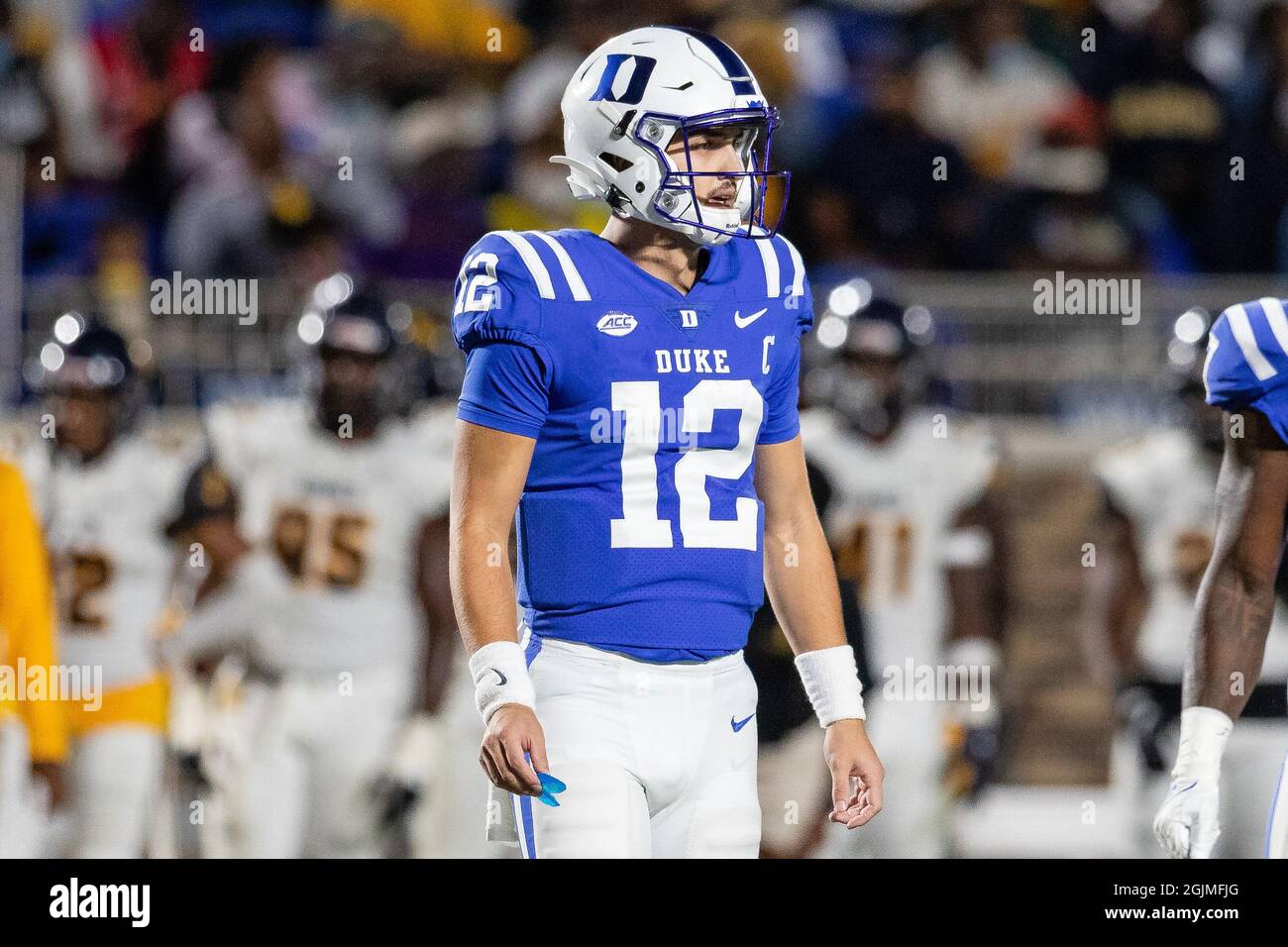 Durham, Caroline du Nord, États-Unis. 10 septembre 2021. Le quarterback de Duke Blue Devils Gunnar Holmberg (12) a joué le troisième quart du match de football de la NCAA au Wallace Wade Stadium de Durham, en Caroline du Nord. (Scott Kinser/Cal Sport Media). Crédit : csm/Alay Live News Banque D'Images