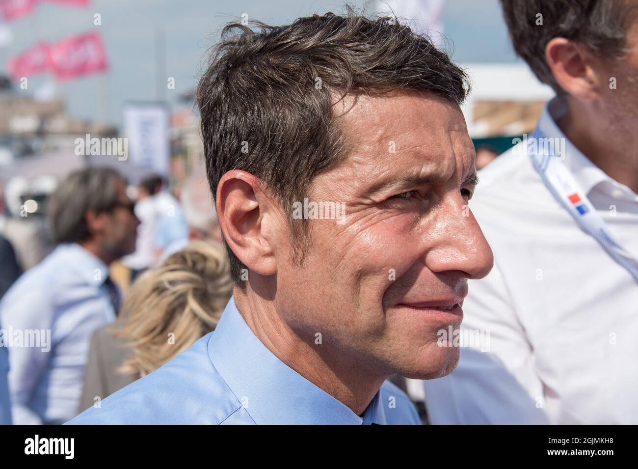 David Lisnard (maire de Cannes) est vu à l'ouverture, pendant le festival.Annick Girardin (ministre de la mer) inauguré et visité le Festival de Yachting de Cannes. Annulé en 2020 en raison de la pandémie du coronavirus, il s'agit du plus grand salon nautique d'Europe. Plus de 560 nouveaux bateaux seront exposés, dont près de 150 seront des premières mondiales. Pour la première fois, un cours « vert » est mis en place suite à l'obligation de réserver 1% des places portuaires pour les bateaux électriques dans les ports français. (Photo de Laurent Coust/SOPA Images/Sipa USA) Banque D'Images