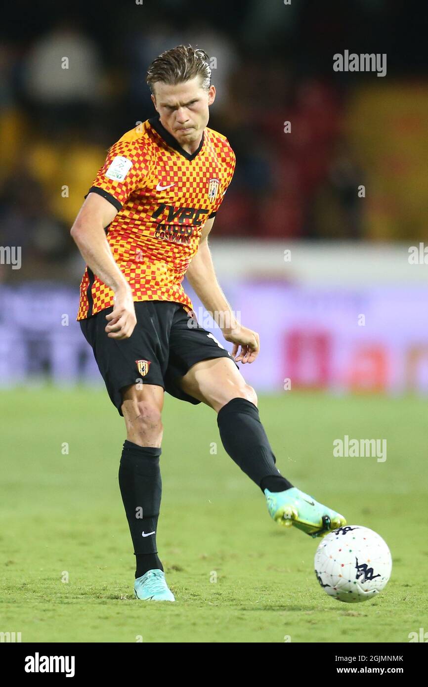 Le défenseur belge de Benevento Foulon DaamÊÊcontrols le ballon lors du match de la série B entre Benevento et Lecce au stade Ciro Vigorto, Benevento, Italie, le 10 septembre 2021 Banque D'Images