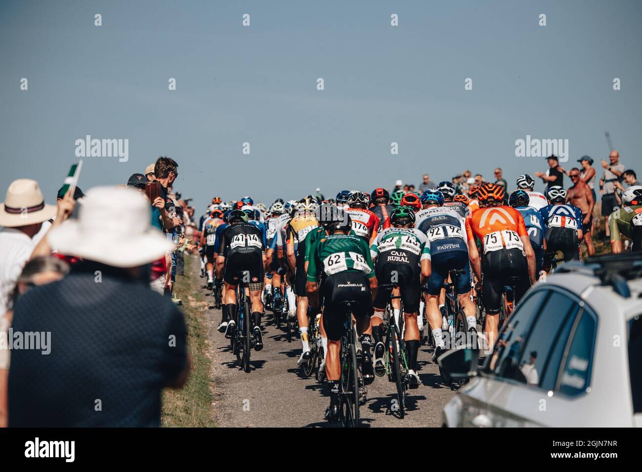 6 septembre 2021 ; Sherford à Exeter, Devon, Angleterre : le vol de Bell de la Grande-Bretagne, étape 2 Sherford à Exeter. Le peloton traverse Dartmoor. Banque D'Images