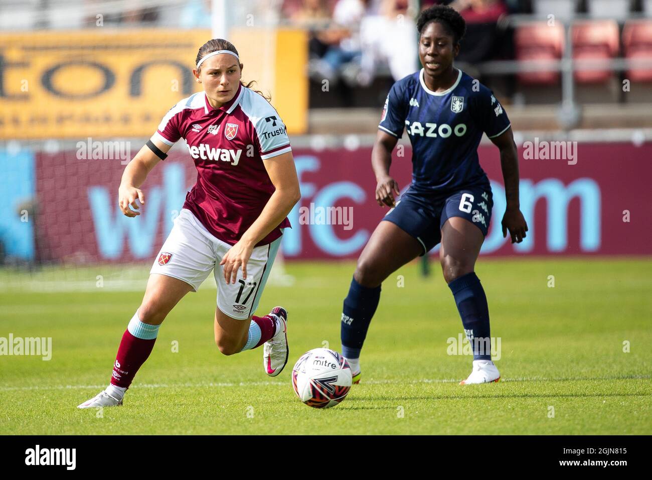 Londres, Royaume-Uni. 11 septembre 2021. Mel Felis de West Ham et Anita Asante de Aston Villa. Barclays FA femmes Super League West Ham vs Aston Villa. Crédit : Liam Asman/Alay Live News Banque D'Images