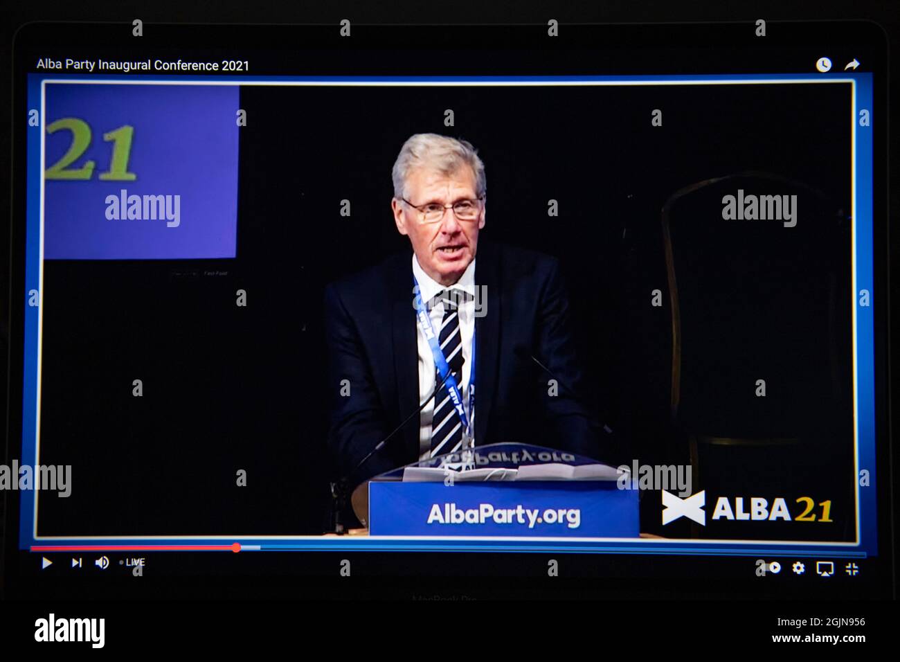 Greenock, Royaume-Uni. 11 septembre 2021. PHOTO : Kenny MacAskill, député, confirmé comme le chef de service du parti Alba. Alex Salmond, ancien premier ministre d'Écosse et chef confirmé du parti Alba. M. Salmond a été confirmé leader du parti à la conférence sans opposition. La conférence inaugurale du Parti Alba a lieu à l'hôtel de ville de Greenock. Alba Party est le tout nouveau Parti de l'indépendance d'Écosse qui cherche à obtenir un Scotland Dès que possible indépendant. Crédit : Colin Fisher/Alay Live News Banque D'Images
