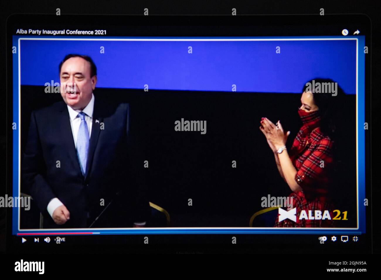 Greenock, Royaume-Uni. 11 septembre 2021. PHOTO : (à gauche) Alex Salmond, ancien premier ministre d'Écosse et chef confirmé du parti Alba. M. Salmond a été confirmé leader du parti à la conférence sans opposition. (À droite) Tasmina Ahmed-Sheikh. La conférence inaugurale du Parti Alba a lieu à l'hôtel de ville de Greenock. Alba Party est le tout nouveau Parti de l'indépendance d'Écosse qui cherche à obtenir un Scotland Dès que possible indépendant. Crédit : Colin Fisher/Alay Live News Banque D'Images