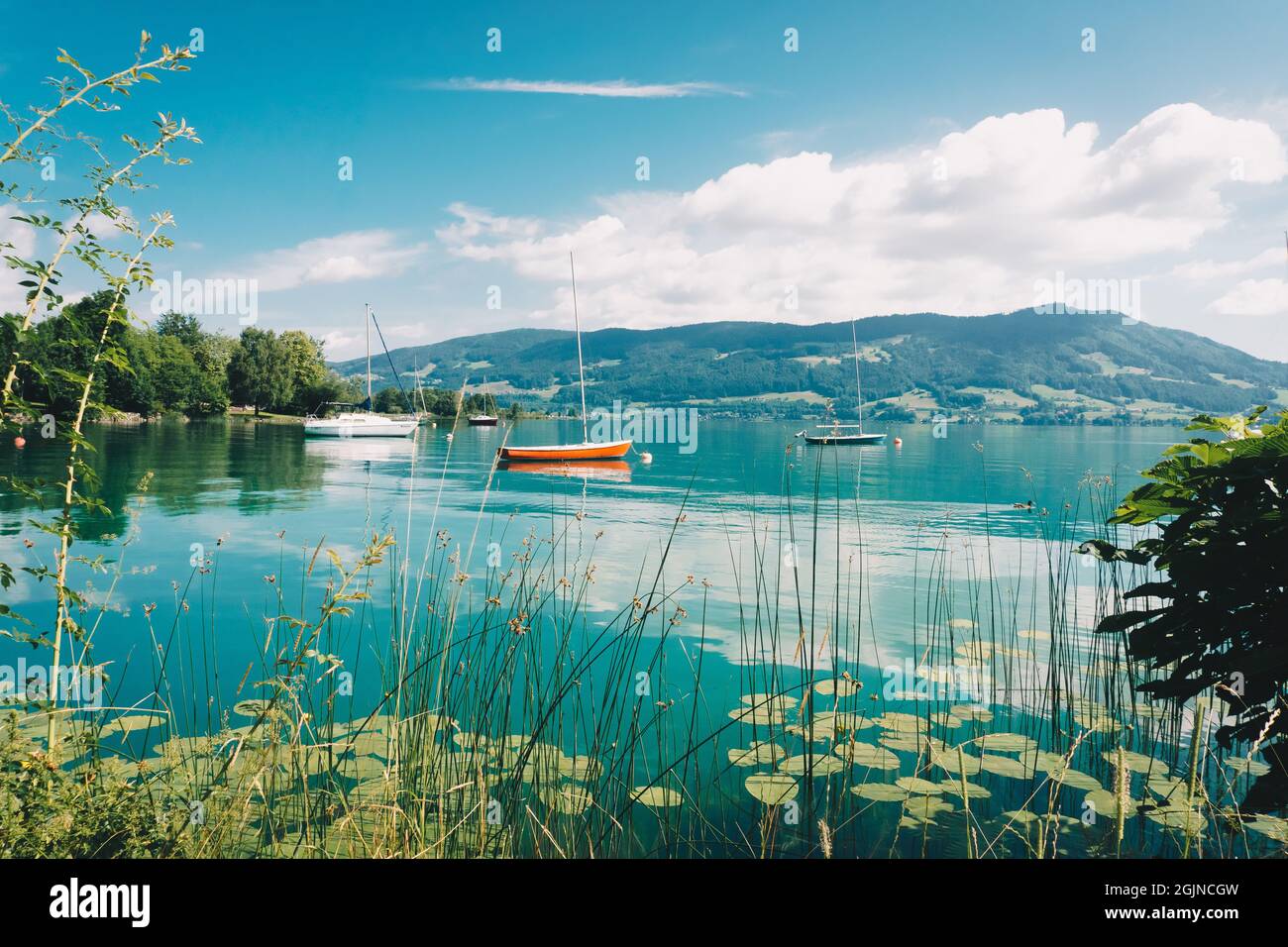 Lac Mondsee en Autriche. Idyllique région pittoresque de Salzkammergut en été. Banque D'Images