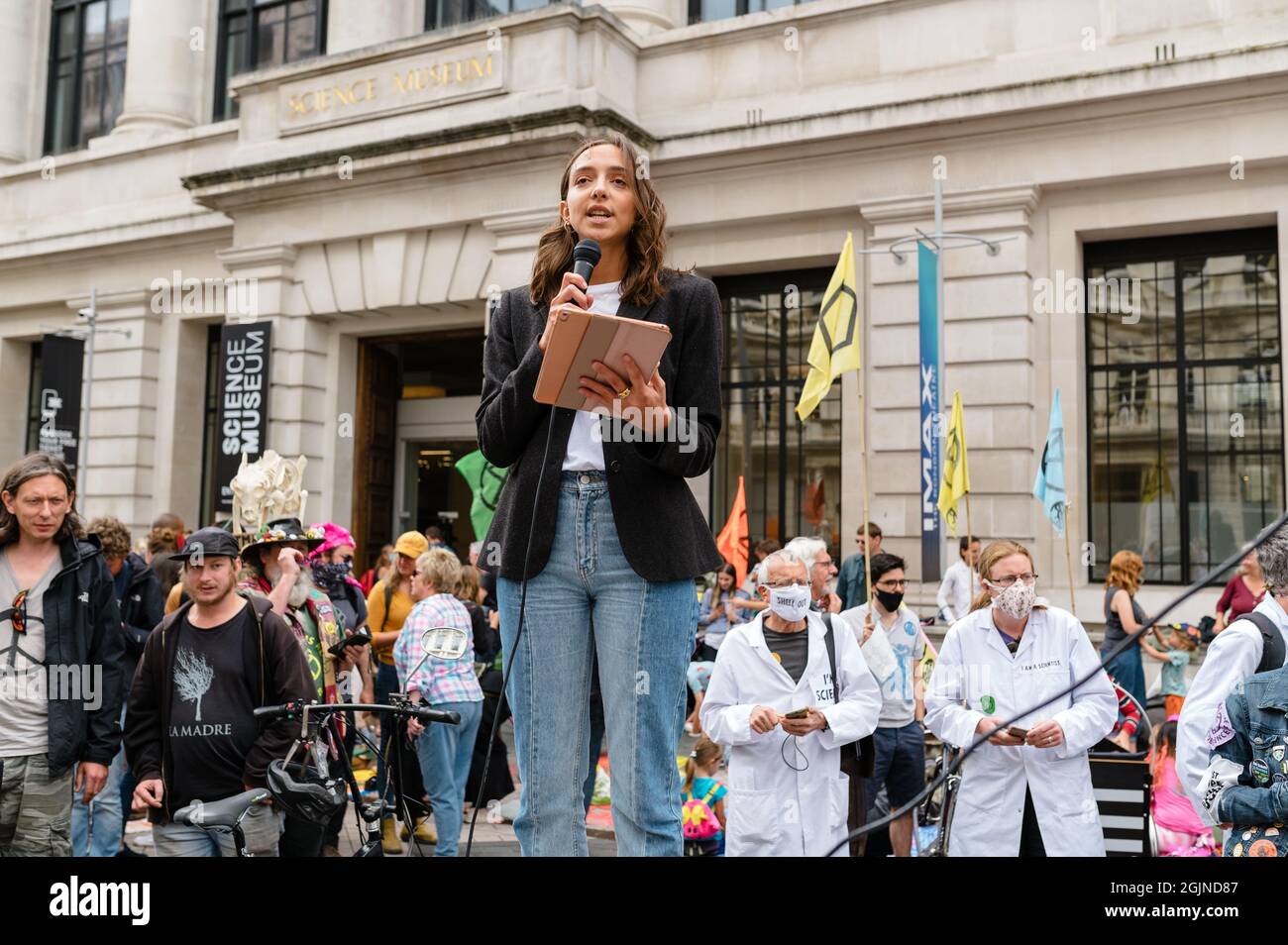 Londres, Royaume-Uni. 29 août 2021. Extinction Rebellion scientifiques proximité à l'extérieur du Musée des Sciences de Londres Banque D'Images