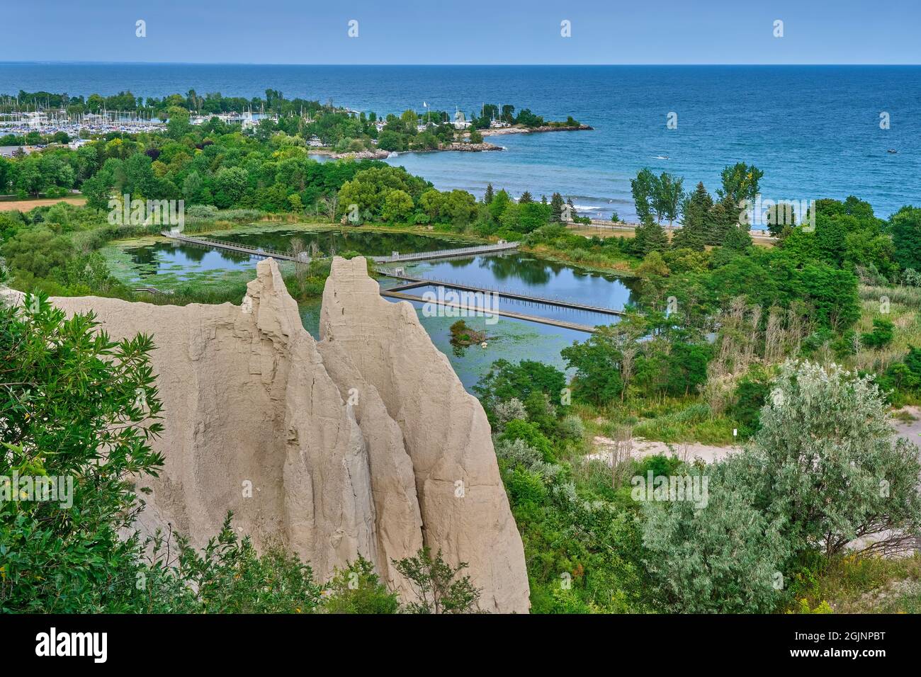 Vue sur Bluffers Park prise du sommet des falaises du parc Scarboro Crescent Banque D'Images