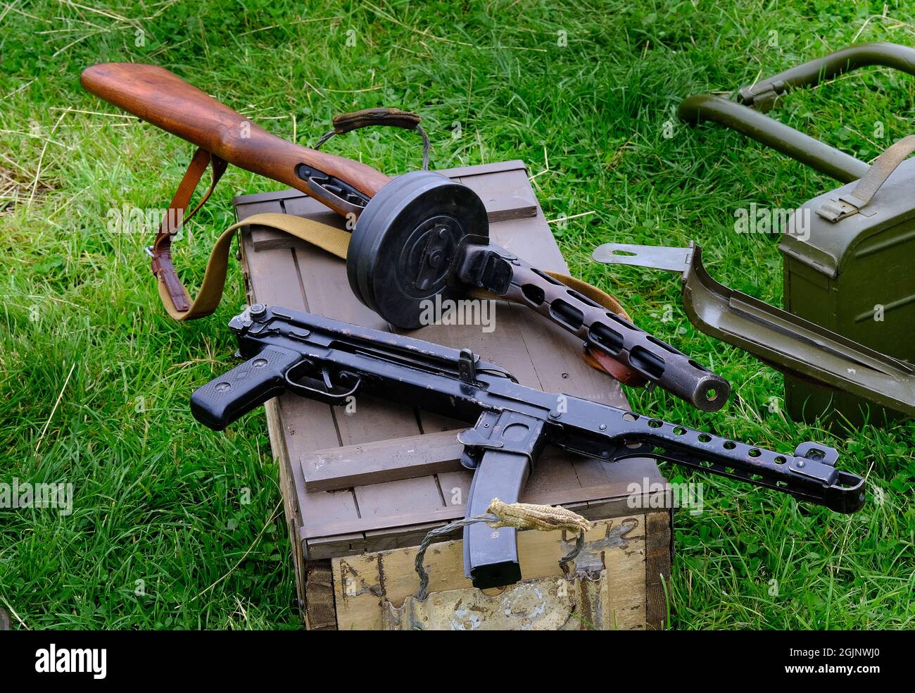 Russe deuxième guerre mondiale PPSH 41 canon de sous-machine. Tambour et magasin de bâton. Banque D'Images