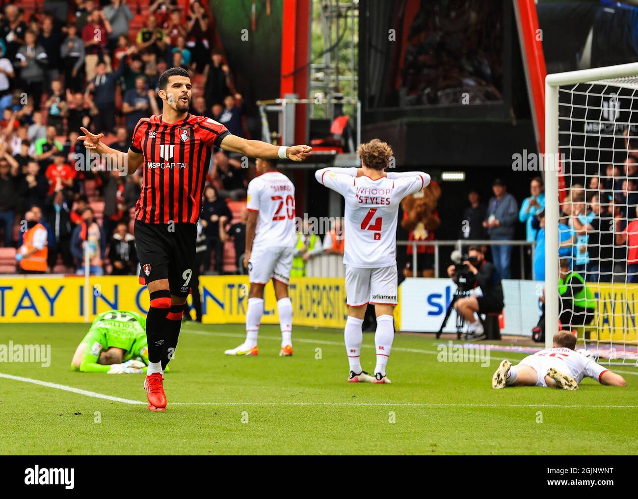 Dominic Solanke, de Bournemouth, célèbre le deuxième but du match de son équipe lors du match du championnat Sky Bet au stade Vitality, à Bournemouth. Date de la photo: Samedi 11 septembre 2021. Banque D'Images