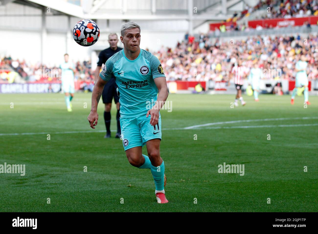 Londres, Royaume-Uni. 11 septembre 2021. Leandro Trossard de Brighton & Hove Albion lors du match de la Premier League entre Brentford et Brighton et Hove Albion au stade communautaire de Brentford, Londres, Angleterre, le 11 septembre 2021. Photo de Carlton Myrie. Utilisation éditoriale uniquement, licence requise pour une utilisation commerciale. Aucune utilisation dans les Paris, les jeux ou les publications d'un seul club/ligue/joueur. Crédit : UK Sports pics Ltd/Alay Live News Banque D'Images