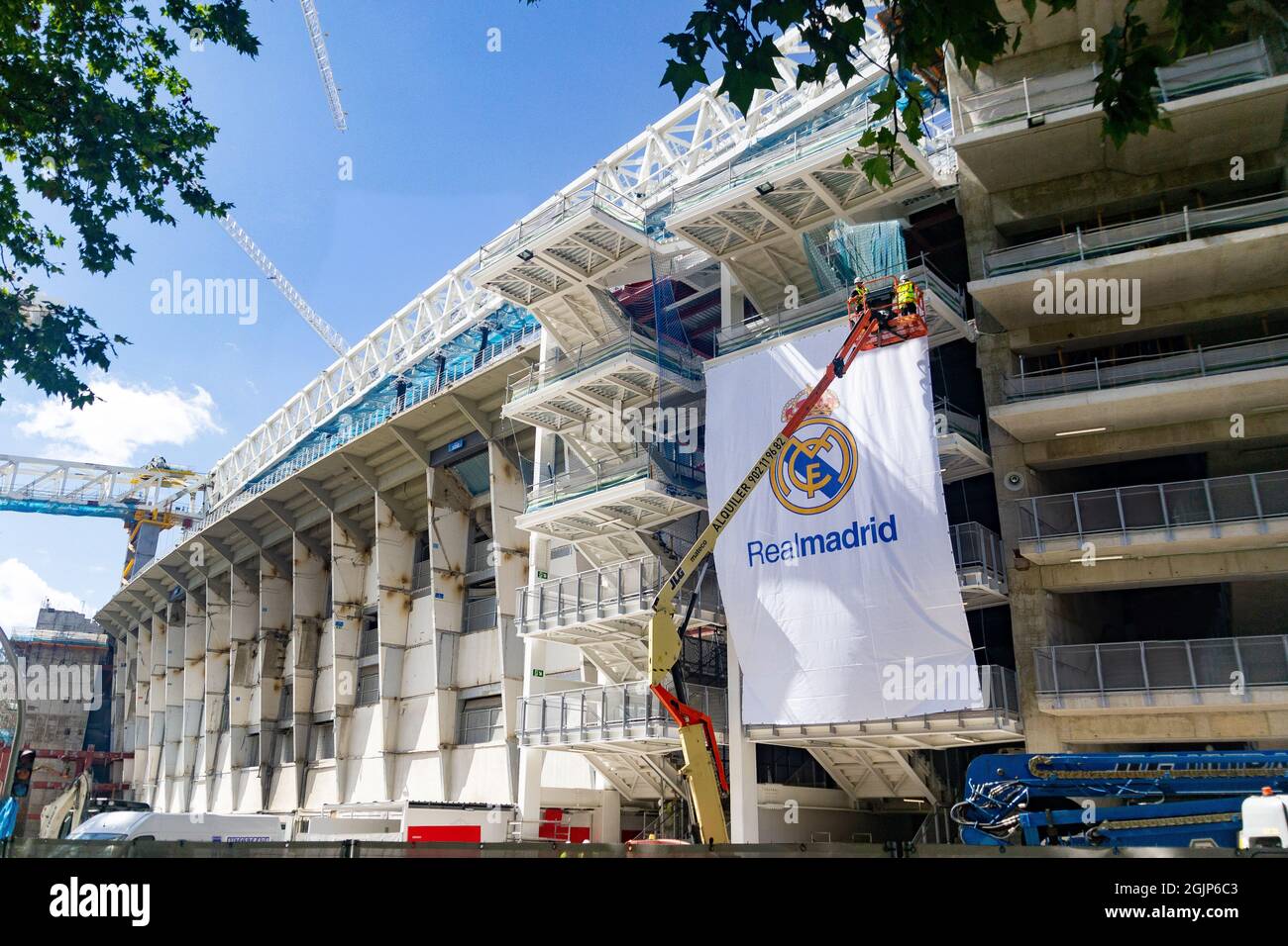 MADRID, ESPAGNE - 10 SEPTEMBRE 2021. Stade Santiago Bernabeu dans sa réforme pour avoir un nouveau stade, en Espagne. Terrain de football du Real Madrid C.F. Europe. Banque D'Images