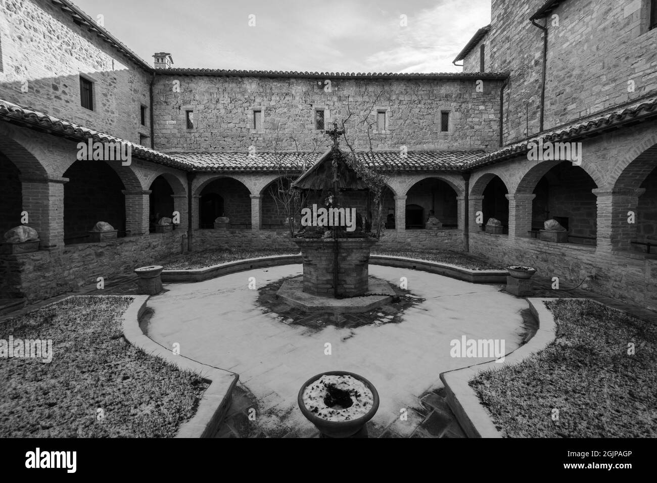 Assise, église de San Damiano. L'église de San Damiano, est l'endroit où Saint Clare est mort et où Saint François a trouvé la conversion. Banque D'Images