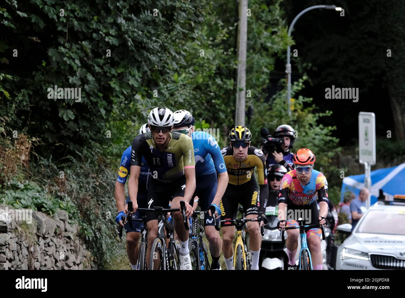 Hawick, Royaume-Uni. 11 septembre 2021. AJ Bell Tour of Britain 2021 - Stage 7 - de Hawick à Édimbourg. Le groupe de pilotes en chef atteint le début du départ du roi de la montagne à Stow, à la septième étape. Crédit : Rob Gray/Alay Live News Banque D'Images