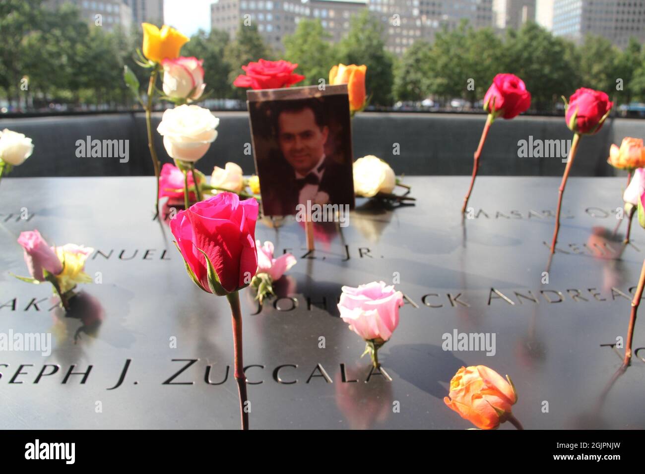 New York Etats Unis 11 Septembre 21 Nouveau Les Familles De Personnes Decedees Rendent Hommage Au Ground Zero Of 9 11 Memorial 11 Septembre 21 New York Etats Unis Les Familles Du Defunt De 9 11